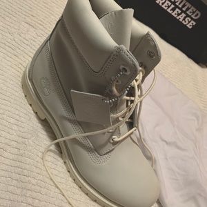 TIMBERLANDS : WHITE TIMBERLANDS - LIMITED RELEASE